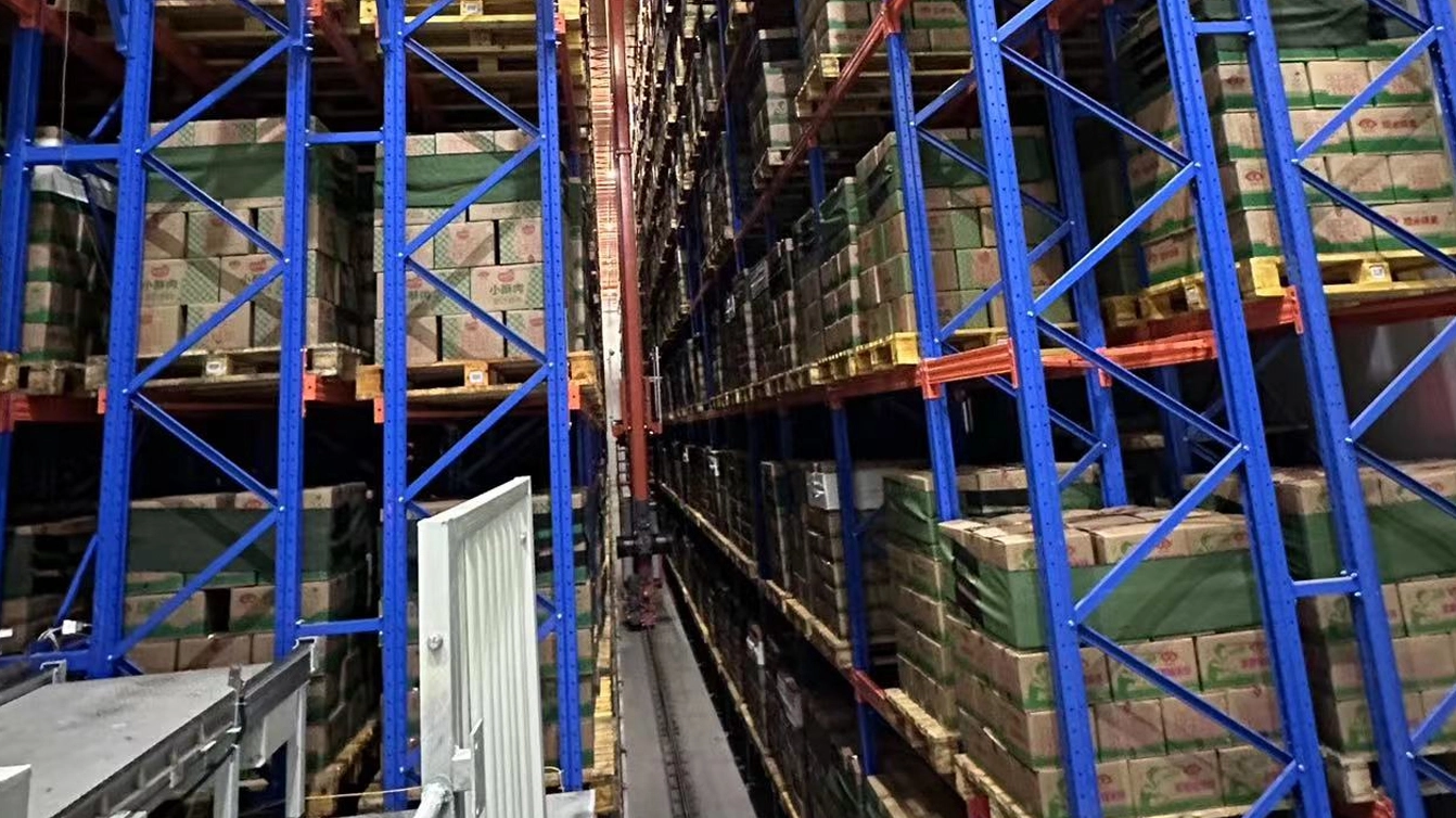 The total number of cargo positions is 13,396 pallets, and a total of 4 pallet stackers are configured; the efficiency of entering and exiting the warehouse per hour reaches 160 pallets/hour